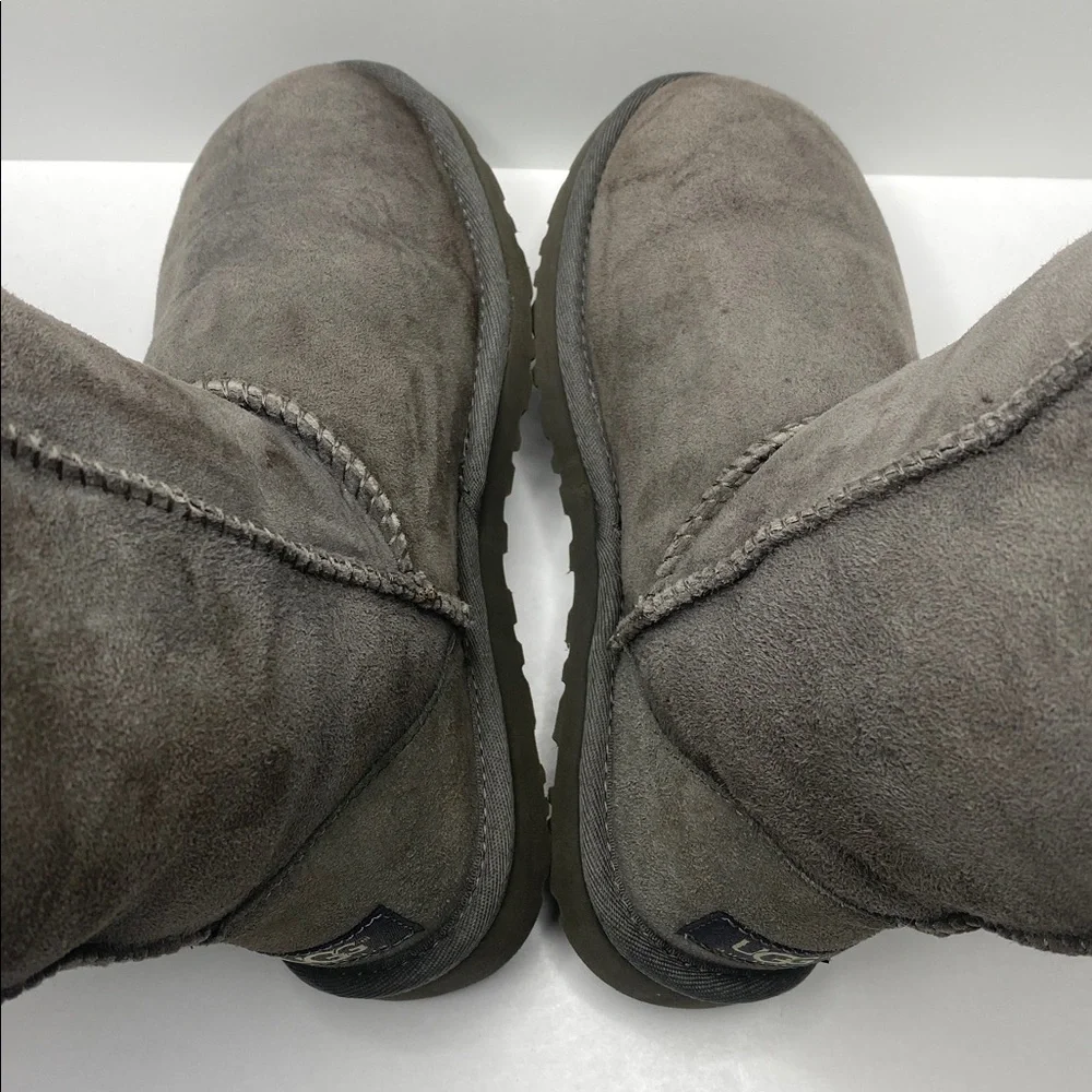 Women’s UGG Classic Gray Winter Tall Boots size 5